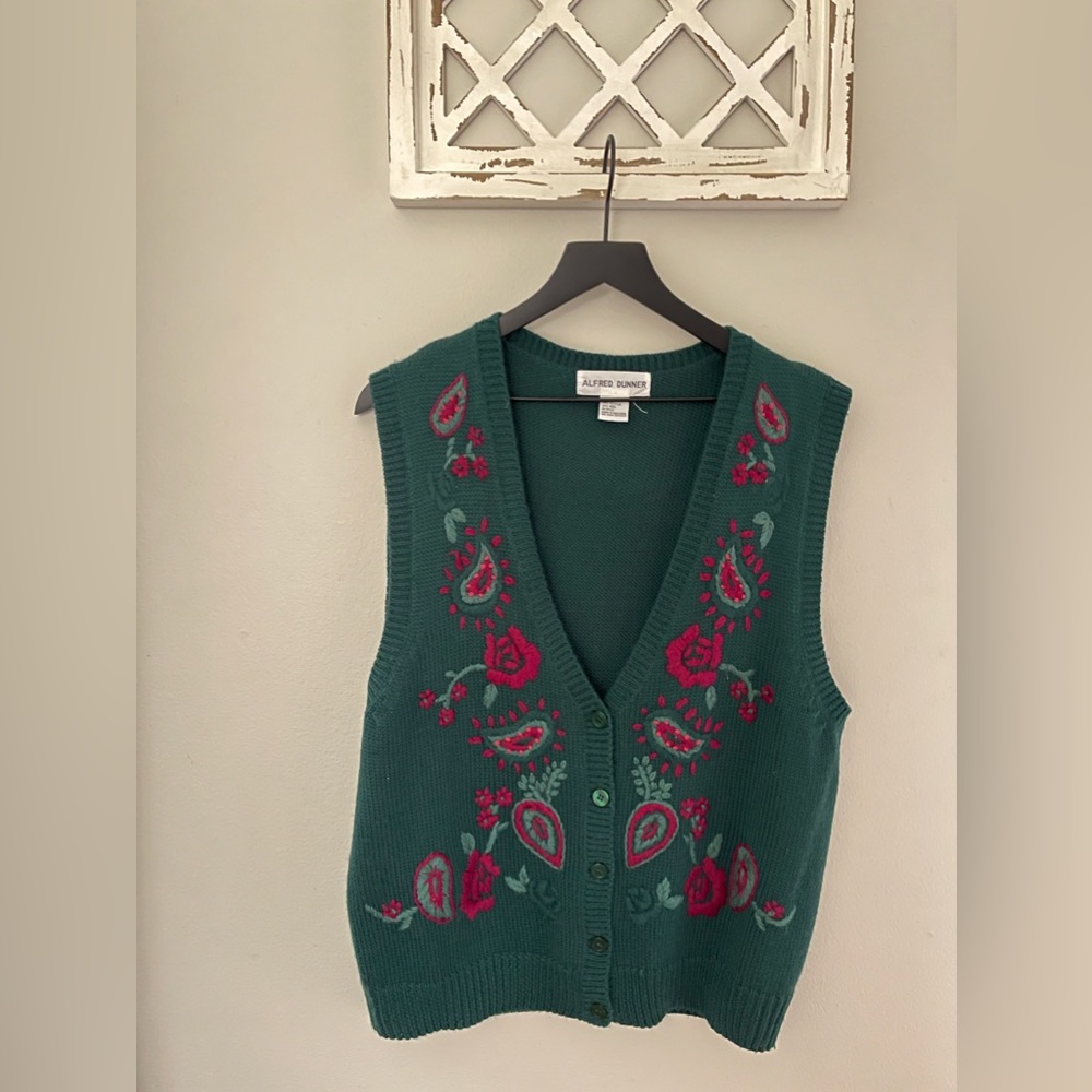 Alfred Dunner Vintage Embroidered Floral Button Up Vest In Green Size L